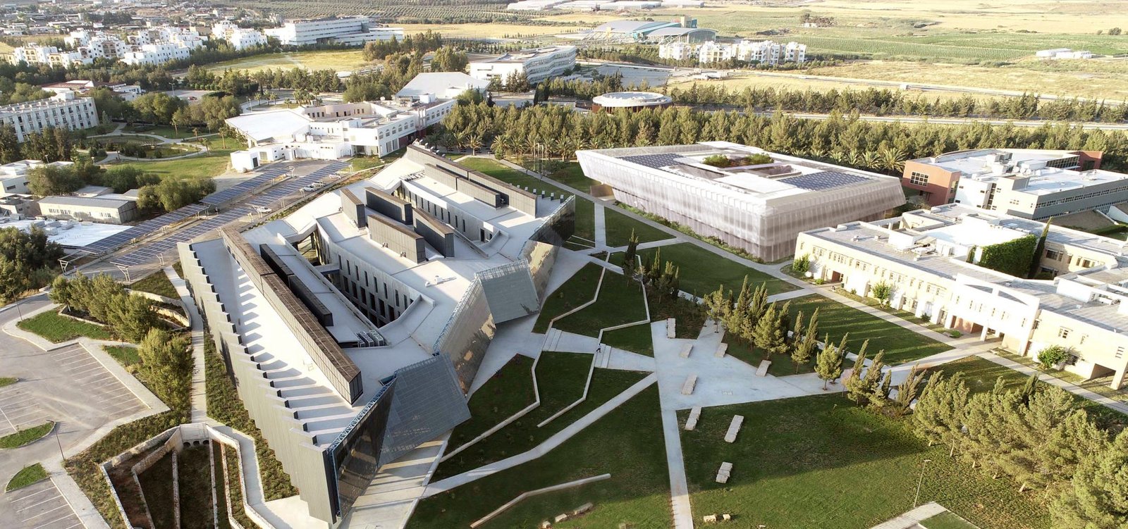 Cyprus International University Campus حرم جامعة قبرص الدولية CIU في ليفكوشا